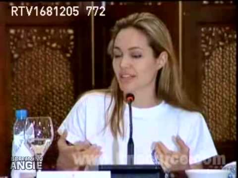 Angelina Jolie in Pakistan quake
