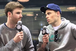 Gus Kenworthy sings Sia’s “Chandelier“ at SIA