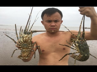Primitive Technology with Survival Skills looking for food lobster