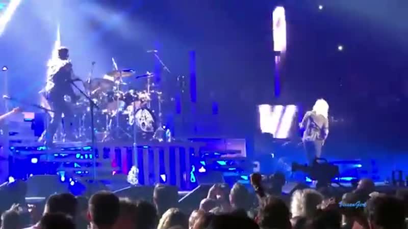 Queen Сент Пол, Another one bites the