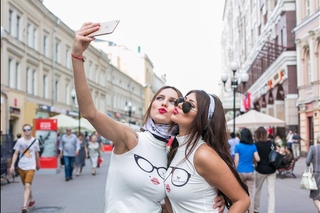 Backstage street fashion shooting for @skakovskaya_shop