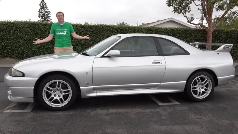 The R33 Nissan Skyline GT R Is a Japanese Sports Car