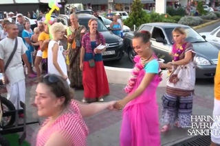 13 Everlast Harinam-Sankirtan - ОЧЕНЬ ЯРКАЯ ХАРИНАМА В АДЛЕРЕ  (Рати Шекхар Прабху)