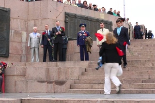 “Гитлер - герой...“