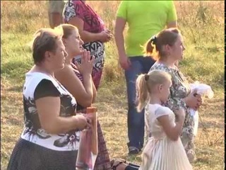 Жители села во Львовской области молятся на стеклопакет