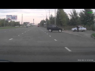 Водитель Нивы напугал гаишников  / Police Road Check and Lada Niva