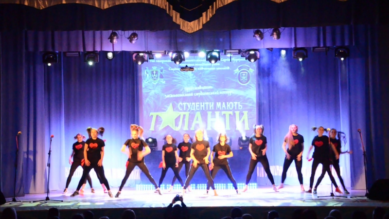 Girls in black Студенти мають