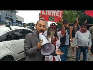 Me emocionei dando boa tarde ao Lula! Direto de Curitiba na viglia Lula Livre.