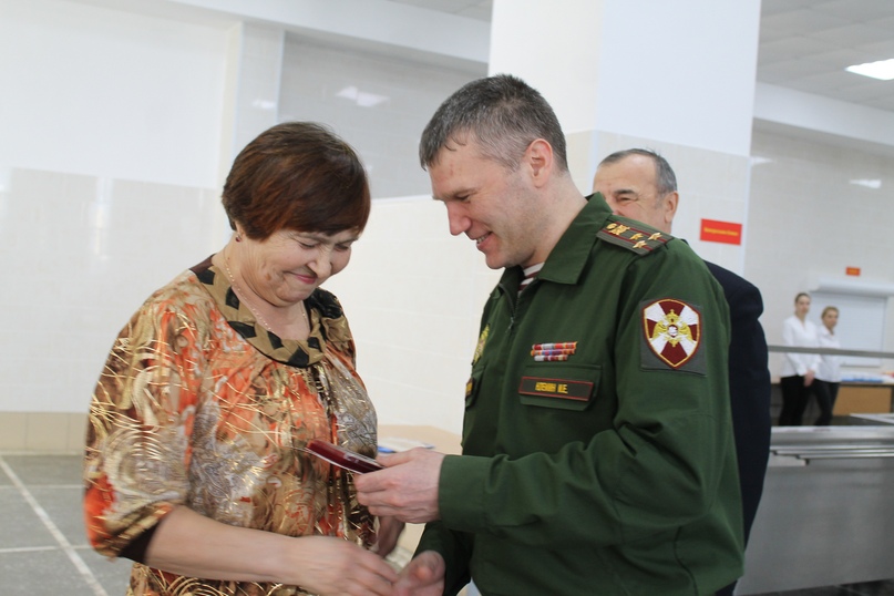 Томская Росгвардия поздравляет женщин с Международным женским днем, изображение №5