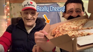 Reviewing food from Pizza Hut (Mukbang)