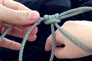 Paracordist How to Tie the Boatswains Handcuffs with Paracord 550 Cord