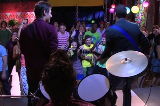 Violetta - Broduey, León y Andrés cantan ¨Te fazer feliz¨