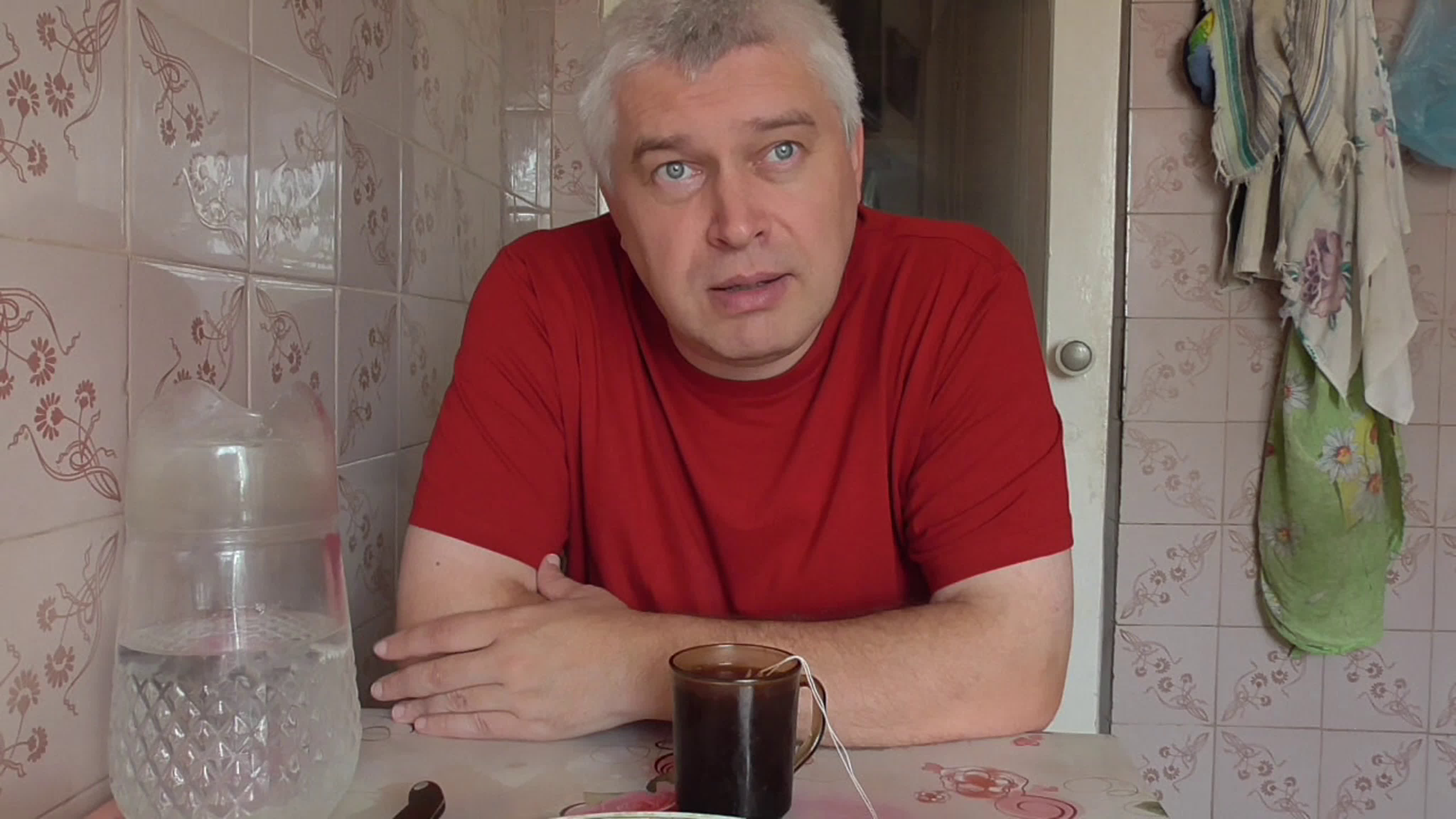 Геннадий Горин с чаем