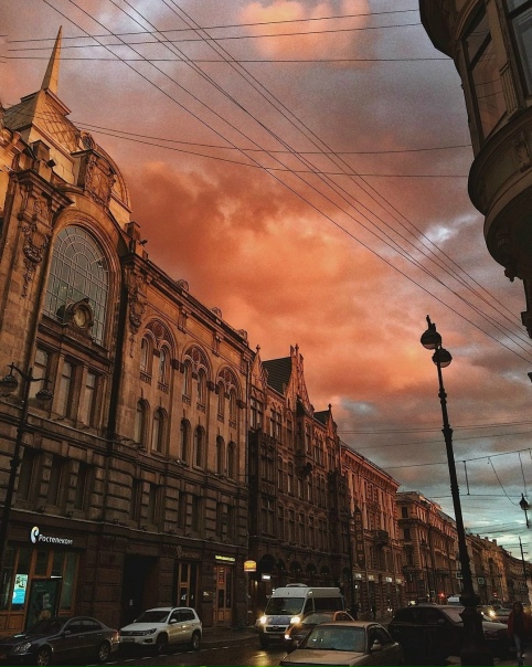 счастье моё, доставай свой старый путеводитель. я знаю, город любви не париж, а дождливый питер.