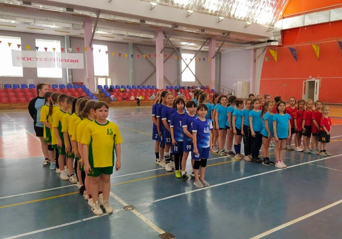 Играй, страна! "Особенно нравится работать с девчонками…" Как воспитывают чемпионок в Егорлыкской, изображение №4