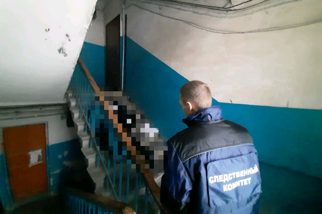 Мёртвое тело в подъезде