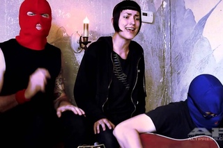 AP Acoustic Story: Masked Intruder feat. Maura Weaver (Mixtapes), Heart Shaped Guitar