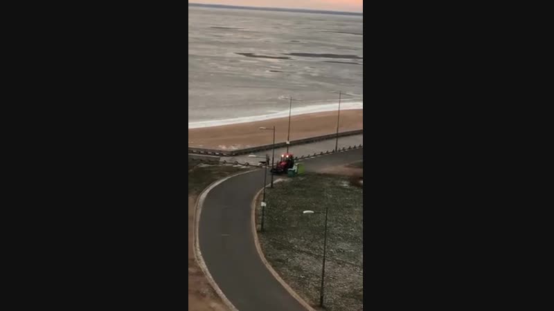 Девушка провалилась под лёд в Санкт
