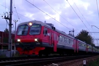 электропоезд ЭД4М- 0382 Спутник Монино Москва на платформе Воронок . Приветственный гудок