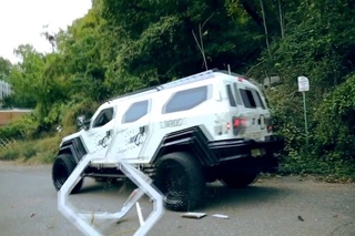 D2Edition Terradyne Gurkha : Luxury Tank for the Street