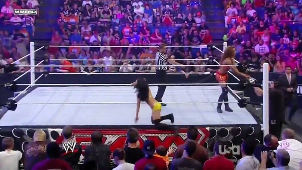 WWE Raw 07, 12, 10 Alicia Fox vs Gail Kim Eve