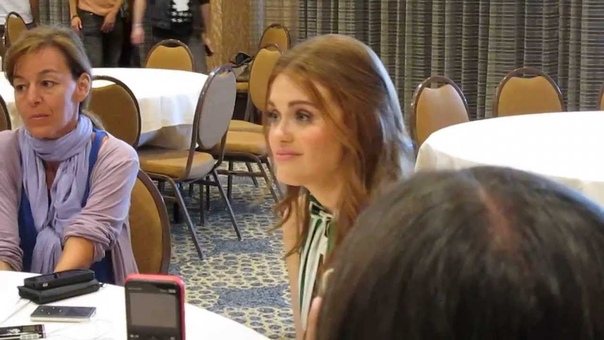 Holland Roden Discusses The Teen Wolf Casts Musical Ability at San Diego Comic Con