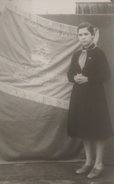 Почти в таком возрасте пришла Безрукова Г.И. в Дом пионеров в 1963 году.